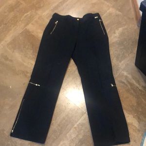 ❤️St. John Sport black pant. Stylish and functional zippers. . Belt loops.❤️